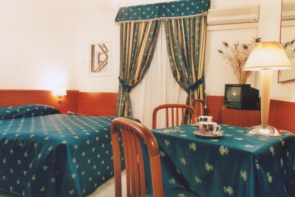 Caput Mundi Hotel Rome Exterior photo